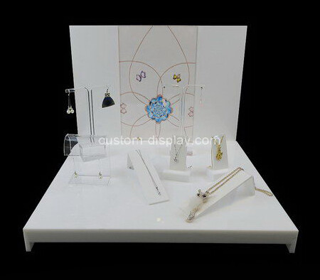Jewellery shop display products