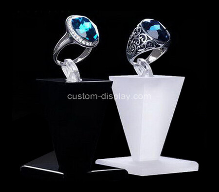 Acrylic jewelry ring display