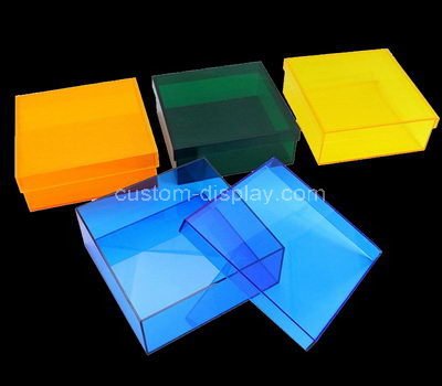 clear plastic boxes with lids