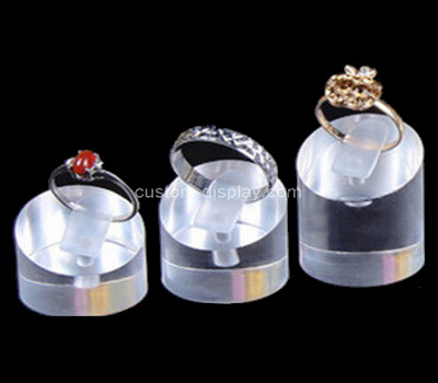 Plexiglass supplier customize round lucite jewelry ring display block